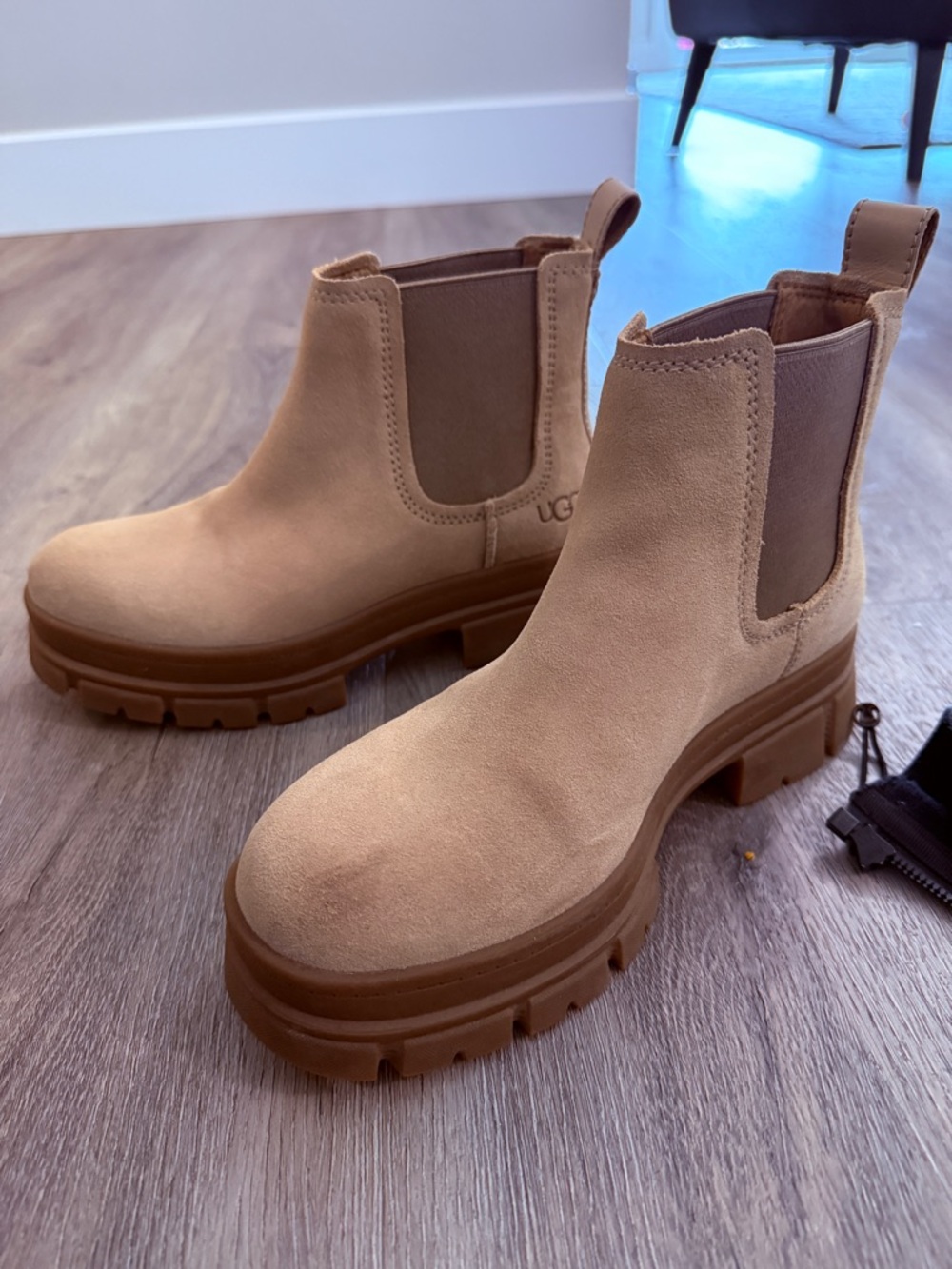 UGG boots - Picture 2 of 2